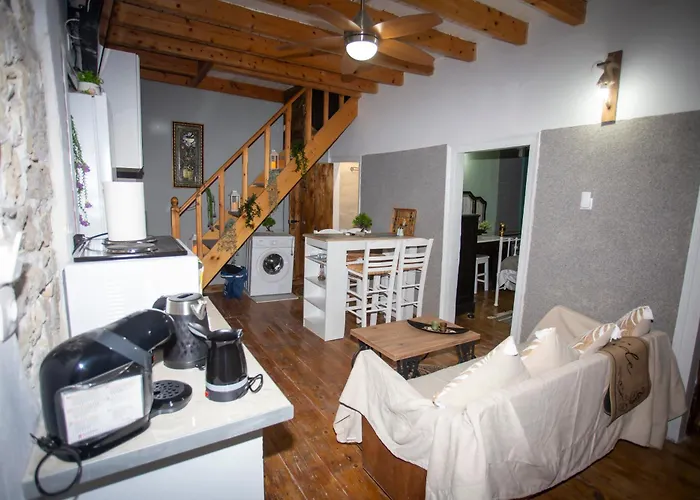 شقة Archontissa Sea View House *